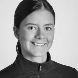 Sara I╠Üvarsdo╠Üttir 2